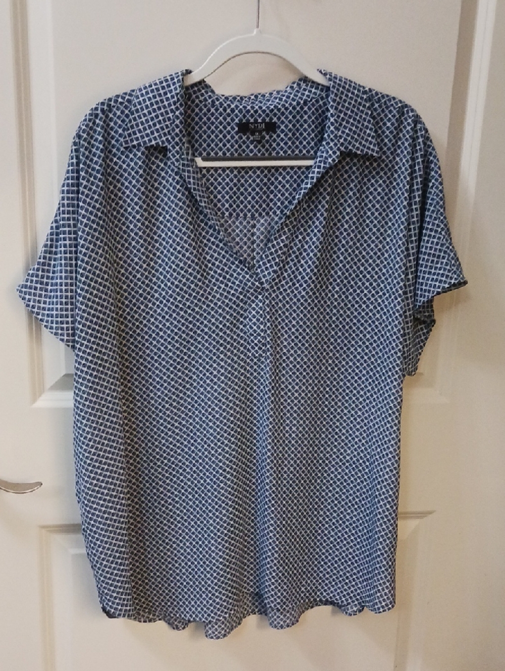 NYDJ Navy & White Geometric Short-Sleeve Blouse